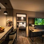 Loginn Zuffenhausen מלון 3*
