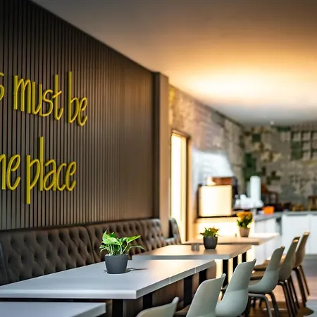 Loginn Stuttgart Zuffenhausen Otel