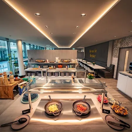 Loginn Stuttgart Zuffenhausen Hotel 3*